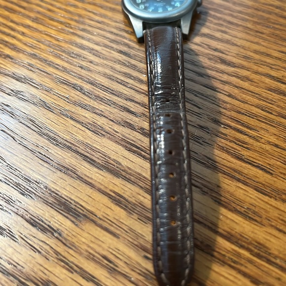 Woman’s Swiss Army Watch - Picture 3 of 3